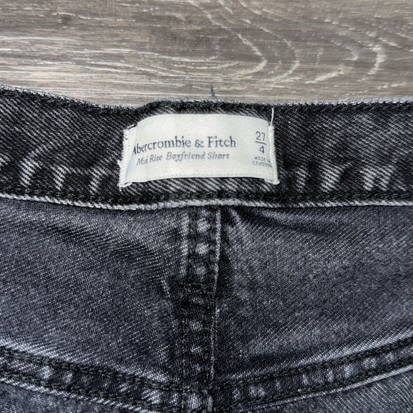 Abercrombie & Fitch Mid Rise Boyfriend Shorts - Black Distressed - Size 27/4 - Picture 3 of 5